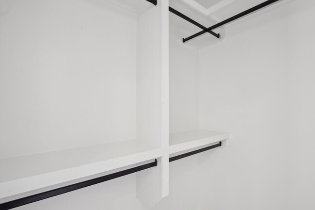 Building Photo - 341 Archwood Dr