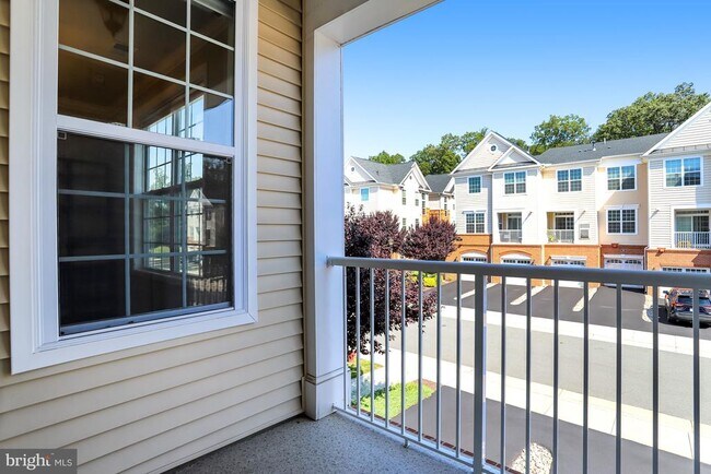 Building Photo - 23230 Milltown Knoll Square
