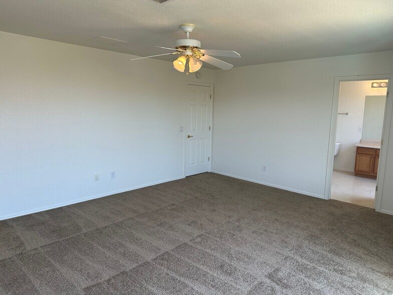 Building Photo - 3612 E Mecate Rd