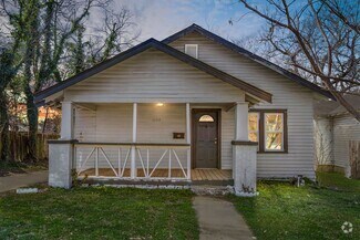 Building Photo - Charming bungalow located right off Route 66
