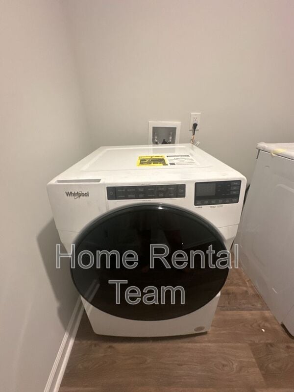 Building Photo - 133 Painted Lady Lp