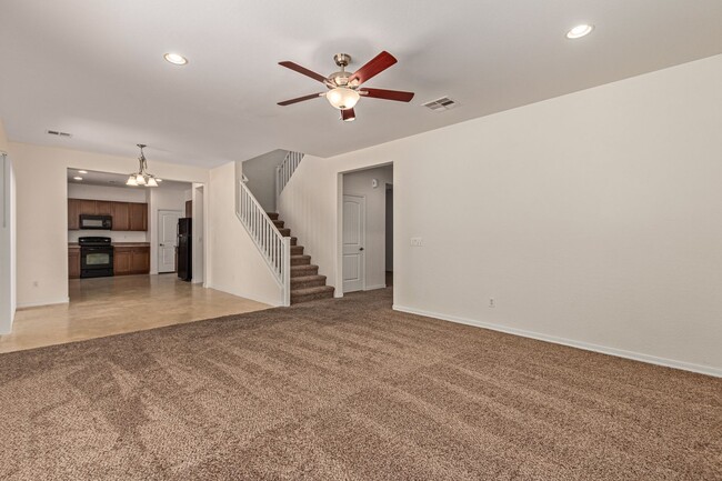 Building Photo - SPACIOUS 4BR/3BA in Peoria!