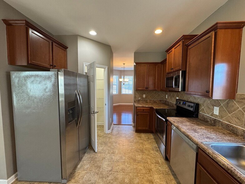 Building Photo - 4617 Meadowside Terrace