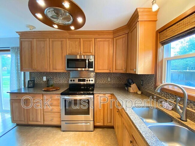 Building Photo - 303 Christiee Ct