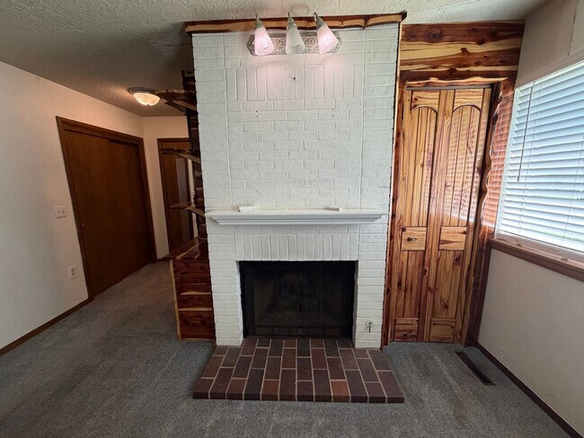 Building Photo - 2517 Chateau Dr