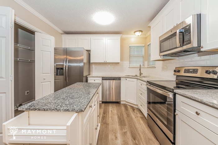 Building Photo - 300 Beech Hill Ct