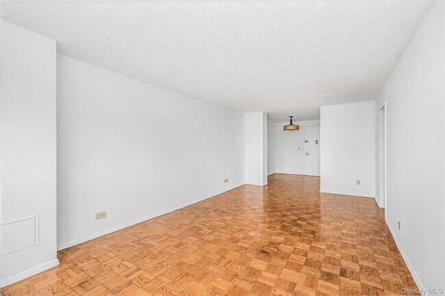 Building Photo - 3333 Henry Hudson Parkway East