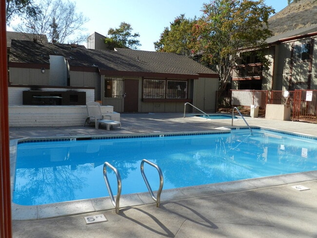 Building Photo - RECENTLY REDUCED!!! 3 bedroom, 2 bath, ground floor unit, and private patio.