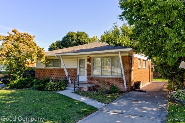 Building Photo - 8961 Laurence Ave