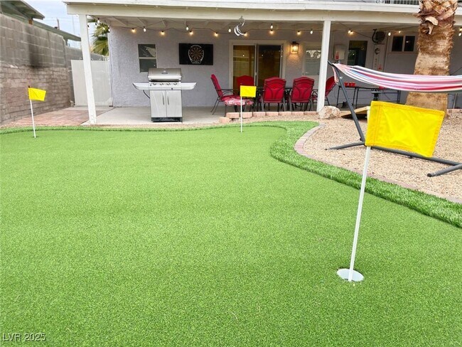 Building Photo - 1932 Hassett Ave