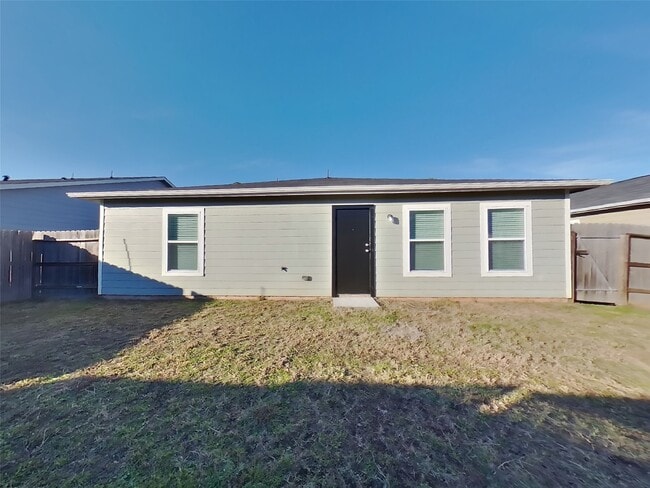 Building Photo - 15676 Del Norte Dr