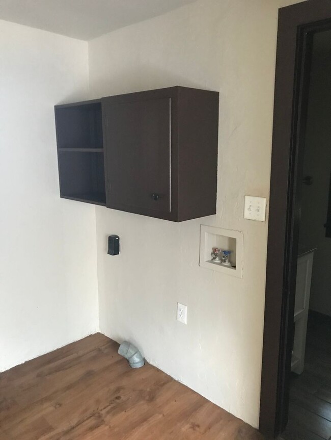 Building Photo - $500 Off First Months Rent