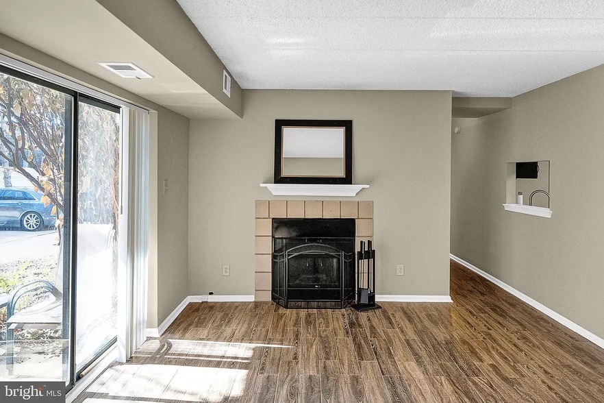 Building Photo - 61 Le Forge Ct