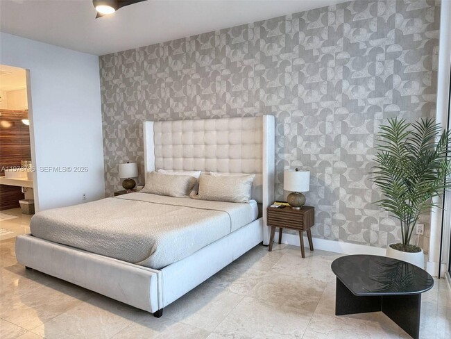 Building Photo - 2020 N Bayshore Dr