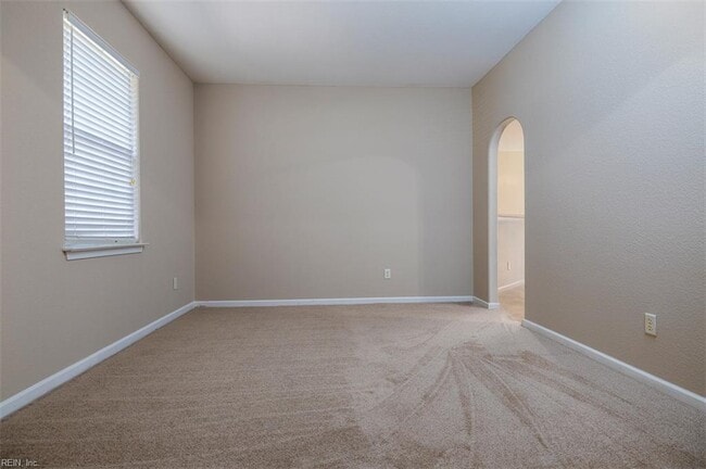 Building Photo - 5819 Woodside Ln