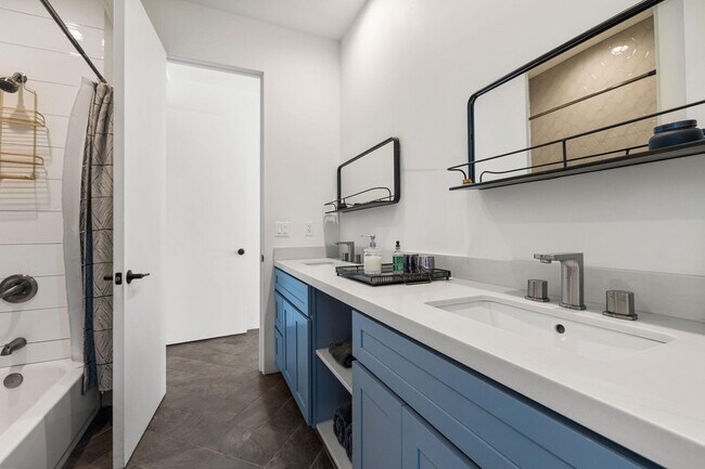 Building Photo - 41750 Hermitage Dr