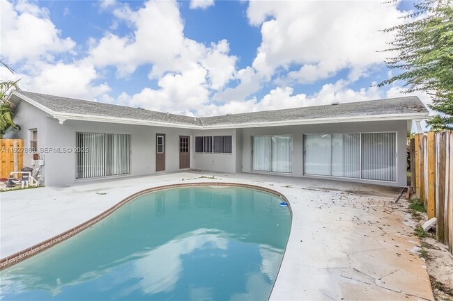 Building Photo - 1461 Wyndcliff Dr