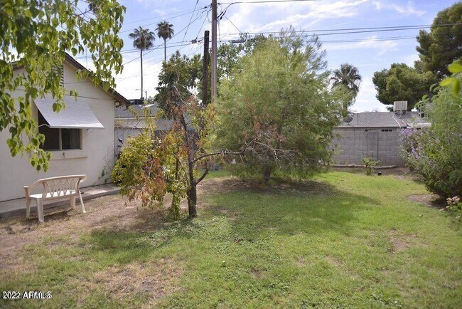 Building Photo - 5650 N 10th St