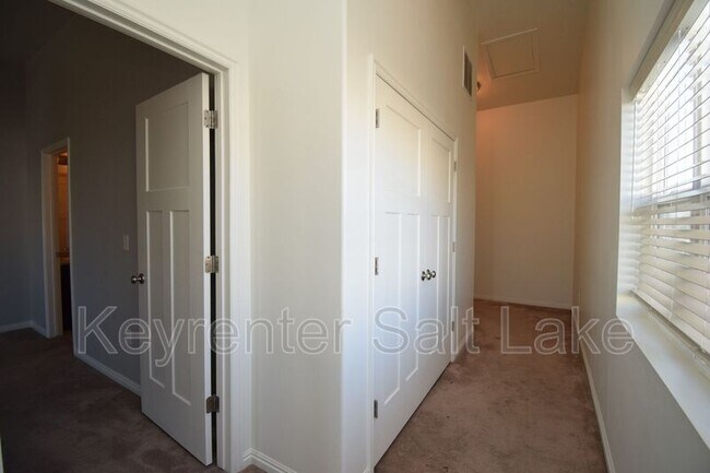 Building Photo - 14893 S Thunder Horse Ln