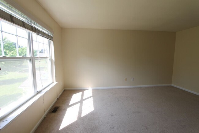 Building Photo - 316 Ross Ct