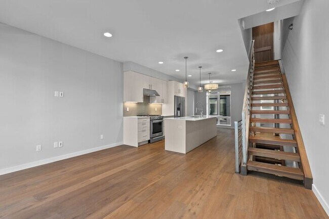 Building Photo - Stunning AIR CONDITIONED Alki Townhome w/ Rooftop Ocean View