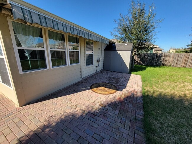 Building Photo - 2123 Wiltshire Dr