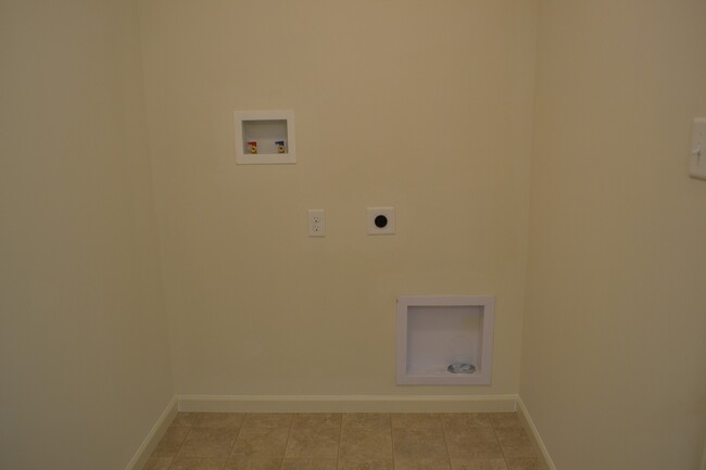 Building Photo - Fantastic Townhome - Pet Friendly (1 pet) with garage and NO MOWING!
