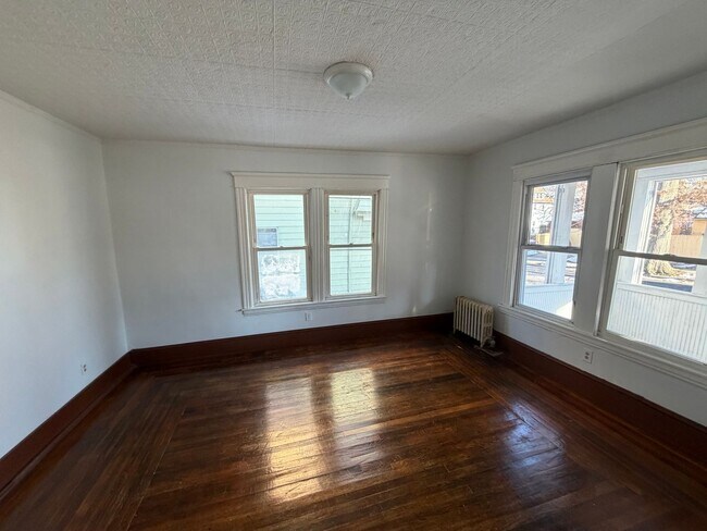 Building Photo - Euclid