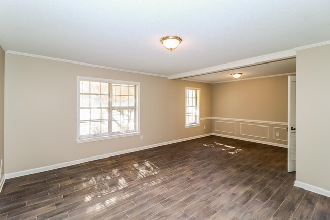 Building Photo - 5172 Yellowood Rd