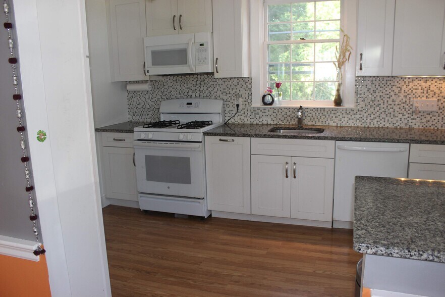 open Kitchen to dining - 8 Park Ave