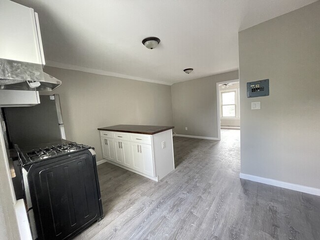 Building Photo - 298 Ivy Street