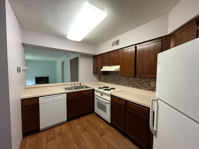 Building Photo - 5727 W Ridgecrest Dr