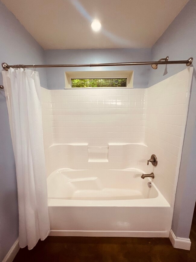 Building Photo - 127 Sun Haven Ln