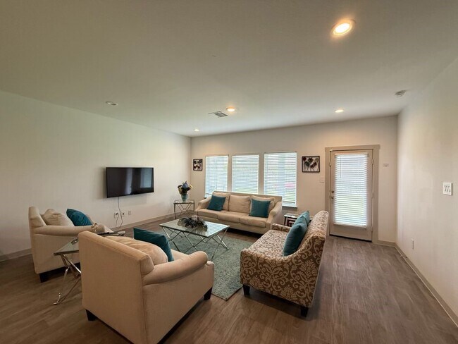 Building Photo - 6927 Morales Way