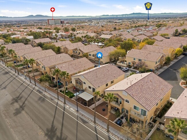 Building Photo - GORGEOUS TWO STORY TOWNHOME IN LAS VEGAS