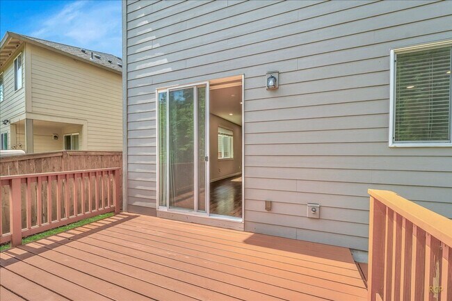 Building Photo - Impressive North Plains Home Backing to Protected Green Space – Move-In Ready!