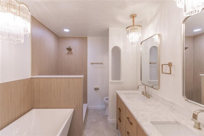 Building Photo - 5124 NW 19th Terrace