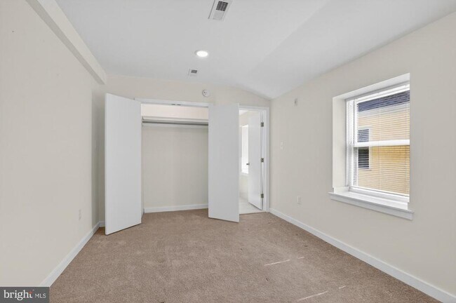 Building Photo - 541 N Orianna St