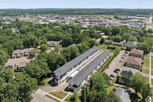 Modern design in heart of the city! - Theodora Rowhomes