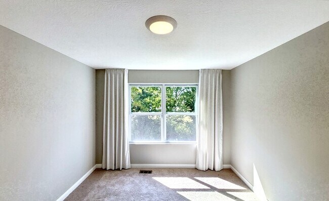 Building Photo - 6495 Drasco Dr