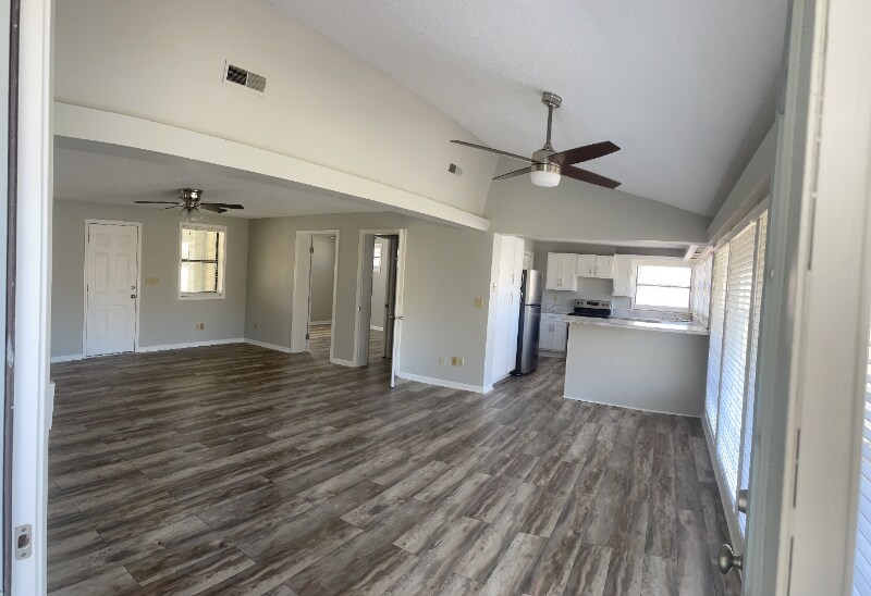 Building Photo - 110 Pinewood Dr