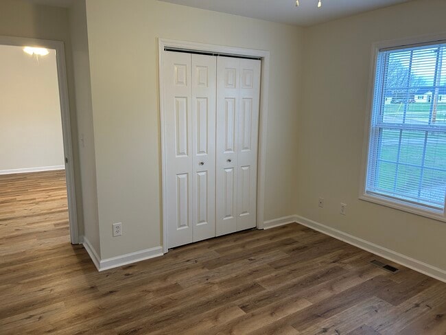 Building Photo - 39 Farm View Cir