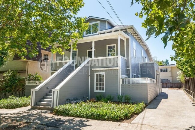 Building Photo - 523 B St