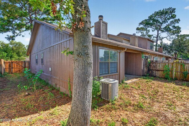 Building Photo - 8010 International Village Dr