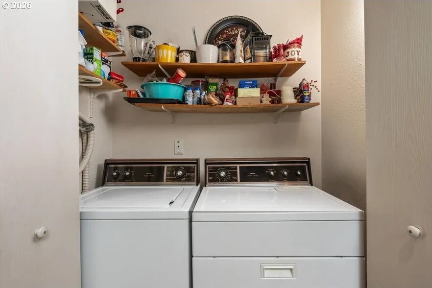 Building Photo - 1655 NW Lakeway Ln