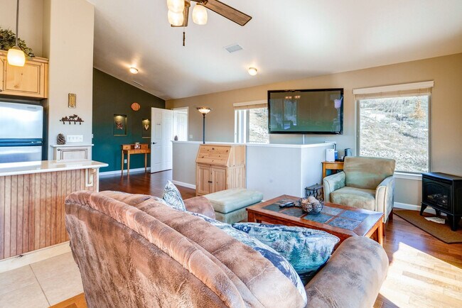 Building Photo - 799 Lookout Point Cir