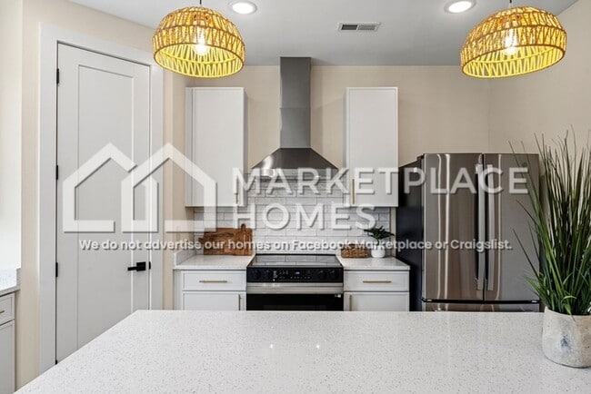 Building Photo - 115 Taverly Dr