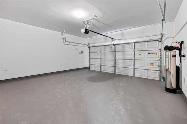 Building Photo - 14529 Lily Plns Dr