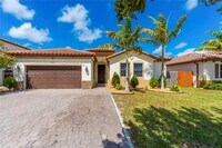 Building Photo - 2541 SE 1st St