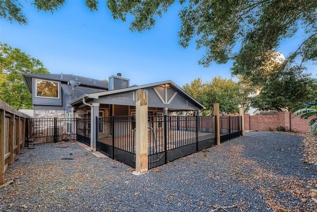 Building Photo - 2122 Courtshire Ln